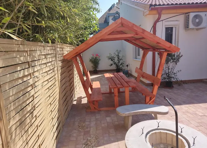 Oecsi Vendeghaz Apartament *